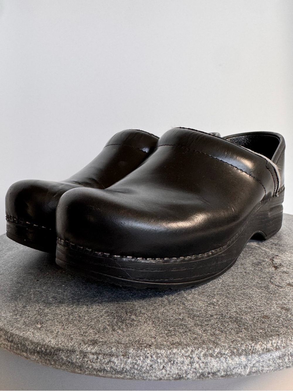 Dansko Black Leather Round Toe Professional Clogs Slip On Shoes 37